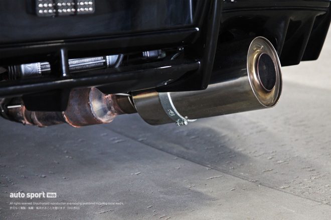 新菱オートDIXCELエボ10に装着されたチームオリジナルのワンオフマフラー