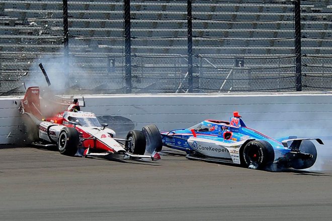 クラッシュを喫するキャサリン・レッグとステファン・ウィルソン