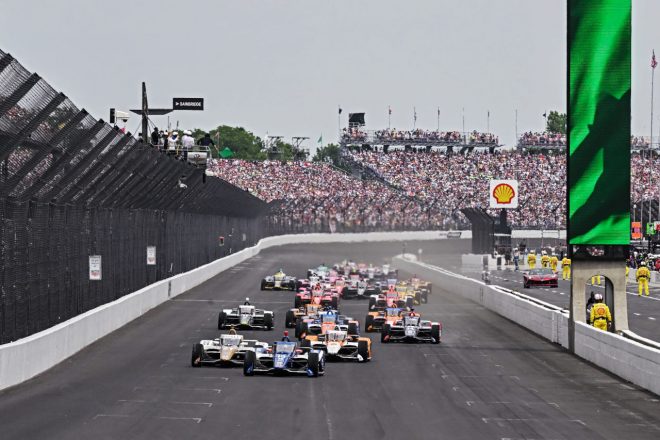 2023年第107回インディアナポリス500マイルレースのスタートシーン