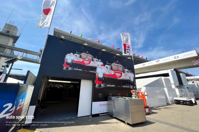 ピット裏。TOYOTA GAZOO Racingも着々と準備を進めています。