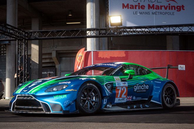 マトラとペスカローロチームにインスパイアされた特別カラーリングとなった、TFスポーツの72号車アストンマーティン・バンテージAMR