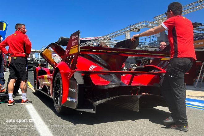 後ろに回ってフェラーリ499Pのバットマンディフューザーをチェック！