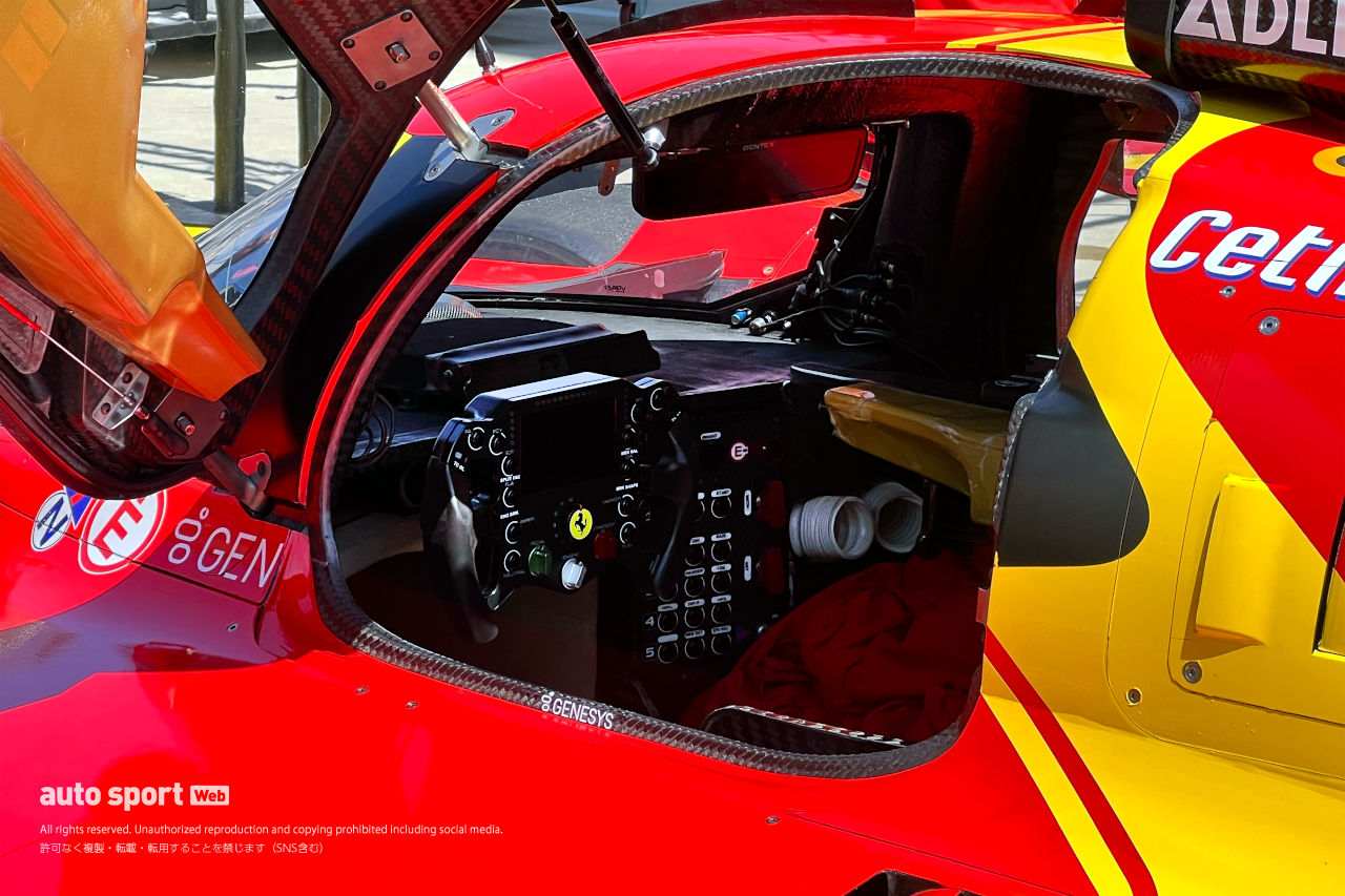 コクピットも覗いちゃいます。