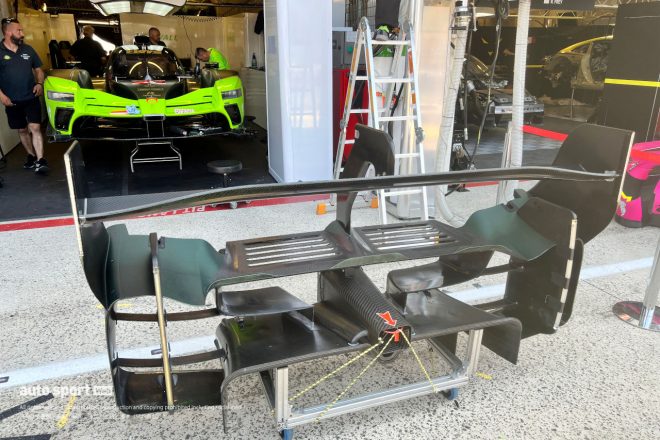 クルマから外されたリヤセクション。“バイコレス”あらためヴァンウォール、今年こそル・マン完走なるでしょうか？