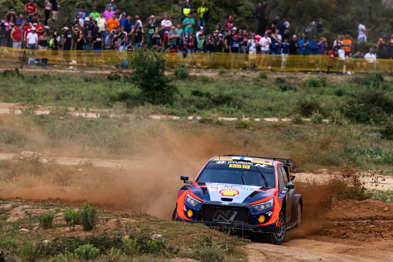 2番手につけるエサペッカ・ラッピ（ヒョンデi20 Nラリー1）　2023年WRC第6戦ラリー・イタリア・サルディニア