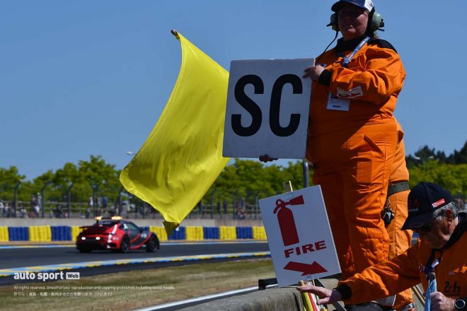 デブリ除去のために導入されたセーフティカーの際には、本番さながらに新しい手順の確認が行われた