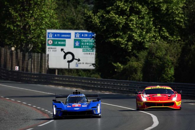 2号車キャデラックVシリーズ.R