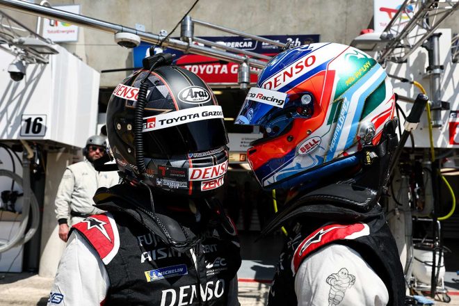 7号車GR010ハイブリッドの小林可夢偉とホセ・マリア・ロペス