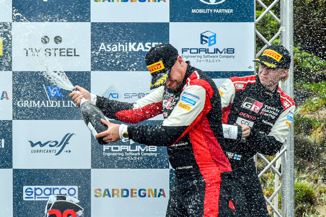 3位表彰台を獲得したカッレ・ロバンペラ／ヨンネ・ハルットゥネン組（トヨタGRヤリス・ラリー1）　2023年WRC第6戦ラリー・イタリア・サルディニア
