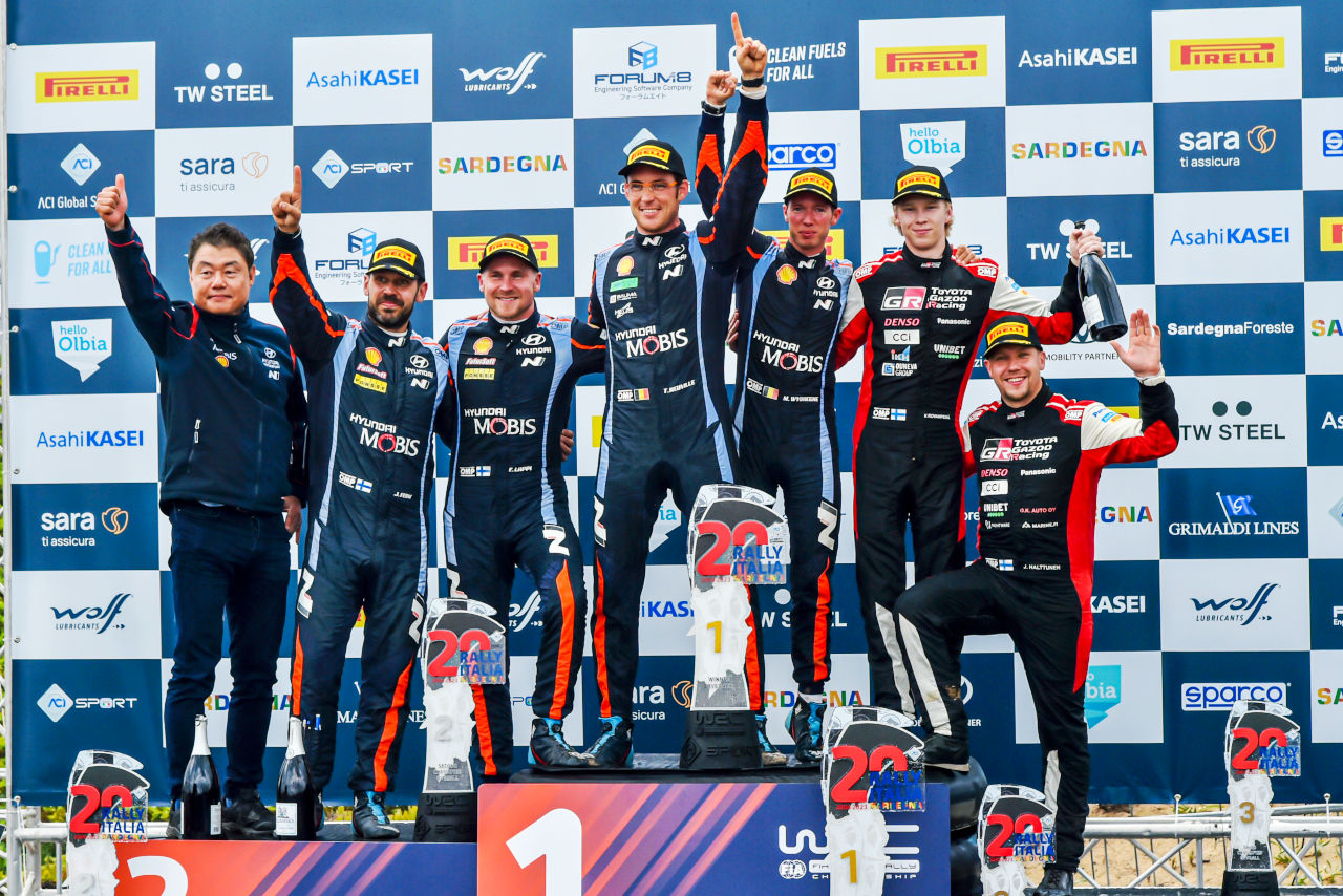 2023年WRC第6戦ラリー・イタリア・サルディニアの表彰式