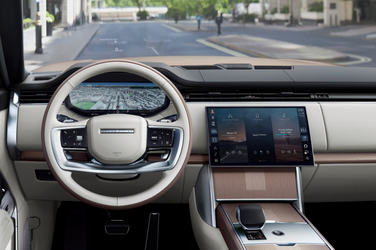 従来センターコンソールに配置していたスイッチ類をインフォテインメント"Pivi Pro"内に統合し、より洗練されたデザインを追求した