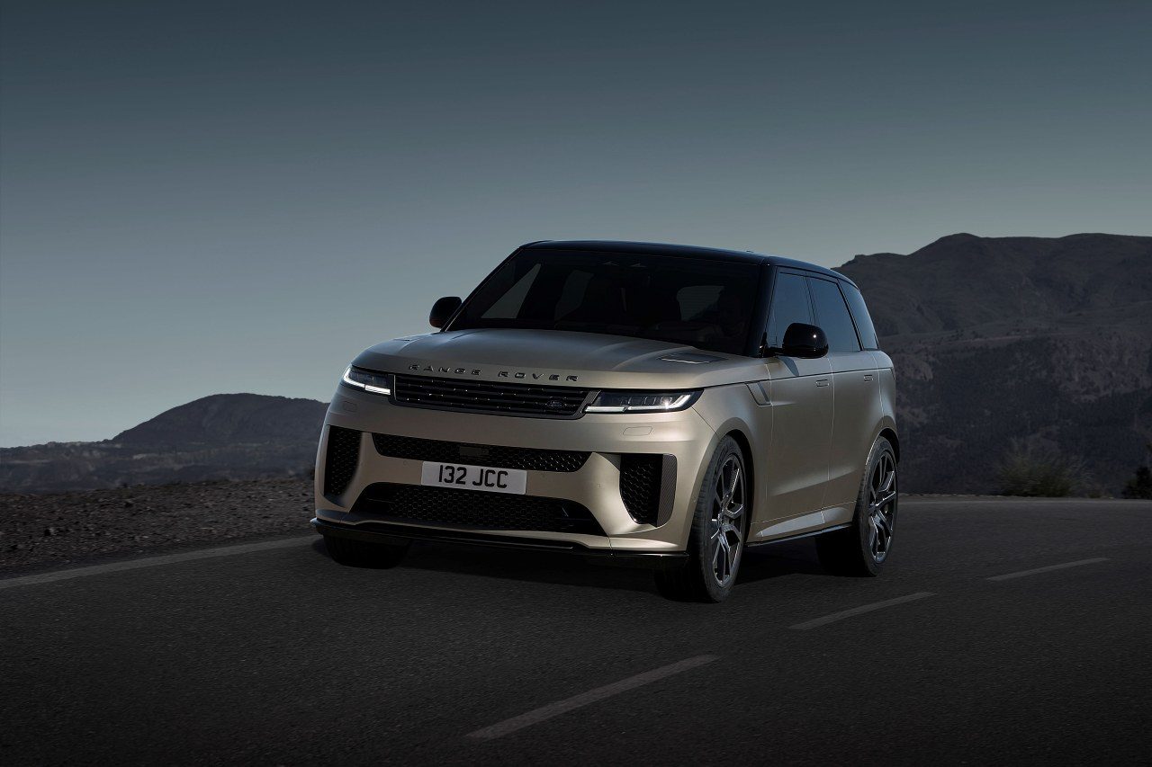 『レンジローバー・スポーツ』も2024年モデルに更新。PHEVの追加設定や高性能版"SV"詳細も公開 クルマ autosport web