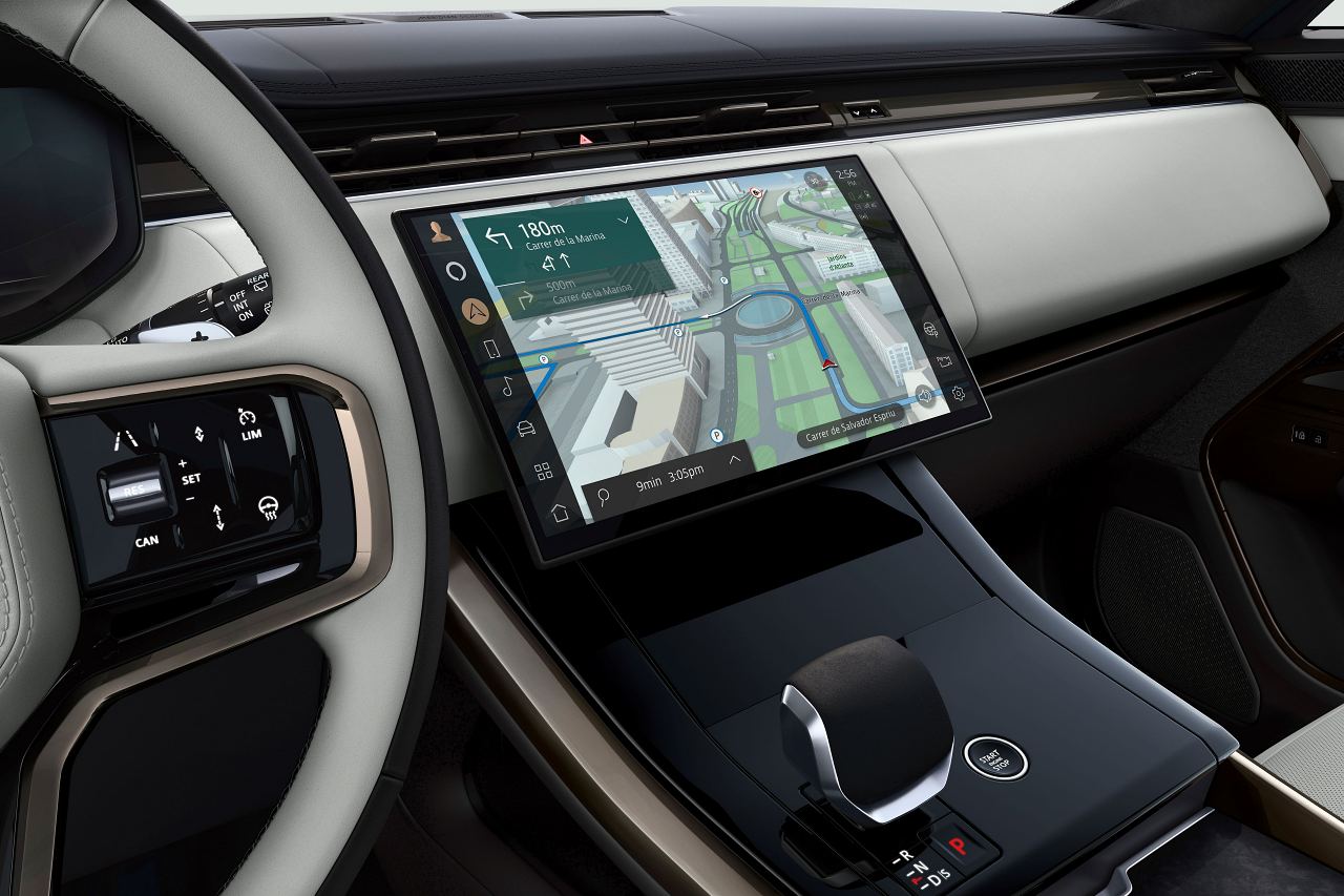 従来からの3.0リッター直列6気筒INGENIUMターボチャージドディーゼルのMHEVである"D300"（300PS／650Nm）を含め、2024年モデルは全グレードが電動化されることとなった