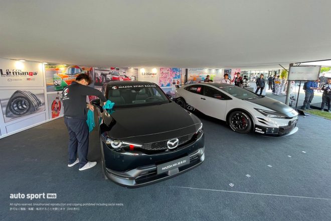 『Prius 24h Le Mans Centennial GR Edition』と並べて展示されたマツダMX-30 R-EV