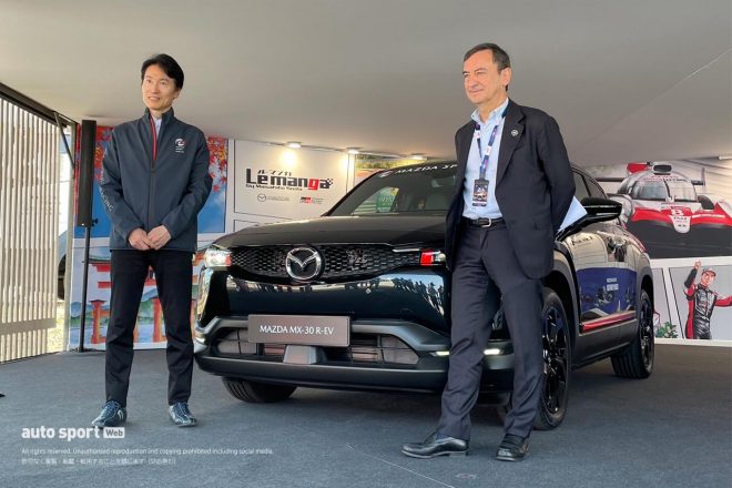 マツダMX-30 R-EVとACOピエール・フィヨン会長、マツダ松本浩幸常務執行役員