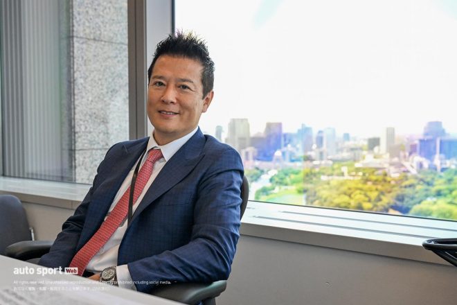 東京都内のルーフ社内にて。木村社長の席は、他の社員と同じ部屋にあり、コミュニケーションを欠かさない。