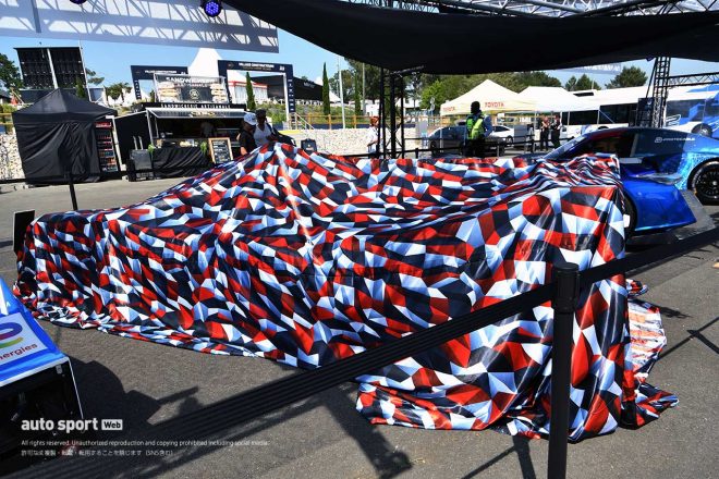 ル・マン24時間が開催されているサルト・サーキット内の水素村に展示された、TGR柄のベールをかぶった車両