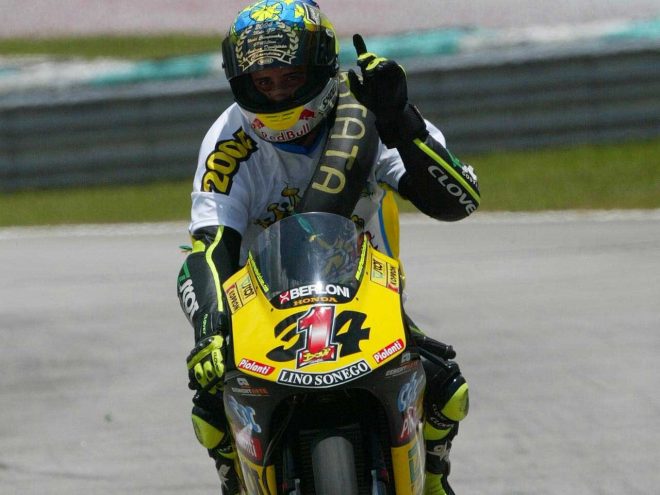 2004年に125ccでチャンピオンを獲得したアンドレア・ドヴィツィオーゾ