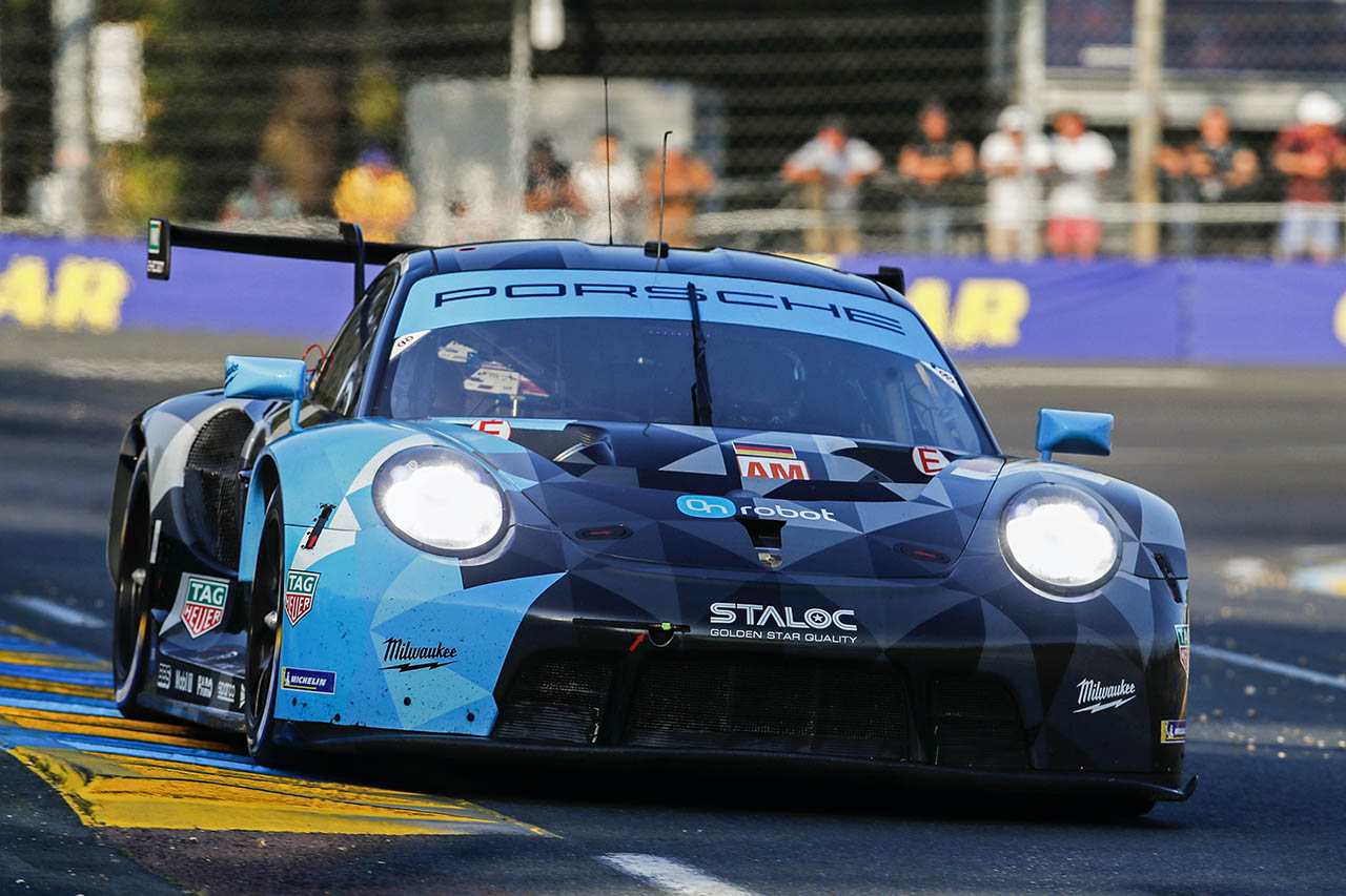 PORSCHEポルシェ ルマンレーシングチームジャケット激レア サーキットに恐竜出現!? AOレーシング、T-REXカラーの新型