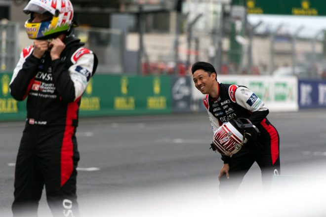 セテナリーパレードに参加した中嶋一貴とアレックス・ブルツ　2023年WEC第4戦ル・マン24時間レース