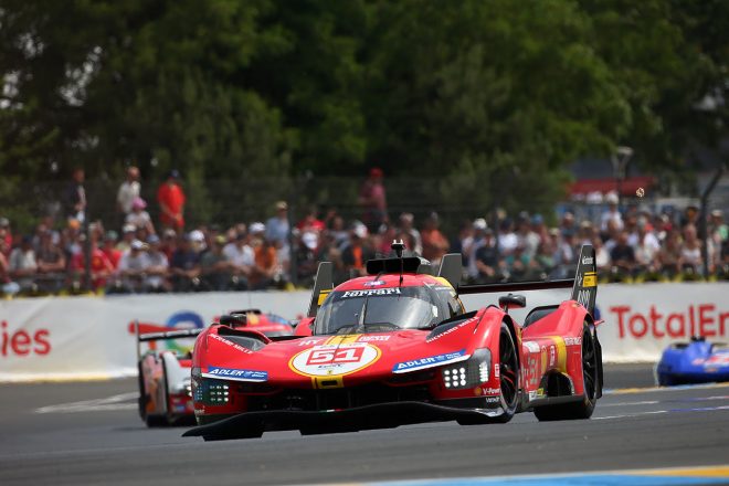 6時間経過時点で首位を走る51号車フェラーリ499P