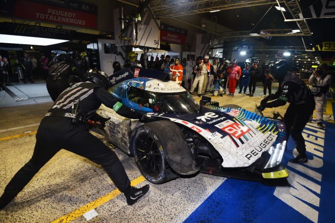 3番手走行中にクラッシュを喫した94号車プジョー9X8（プジョー・トタルエナジーズ）　2023年WEC第4戦ル・マン24時間レース