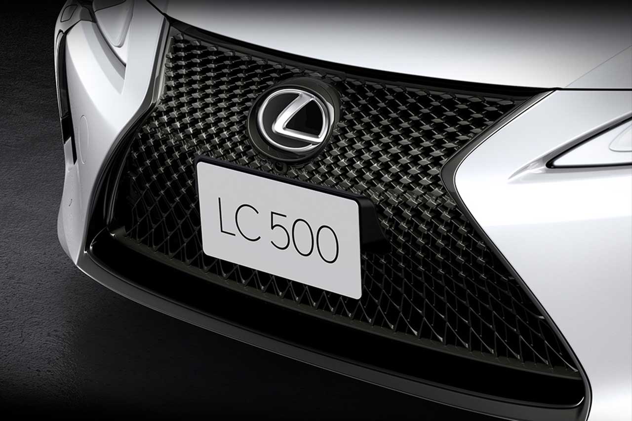 特別仕様車専用ブラック塗装スピンドルグリル＆漆黒メッキフレーム