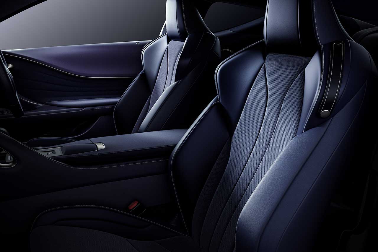 レクサスLC500特別仕様車“EDGE”のインテリアカラーに採用される“KACHIIRO（勝色）”