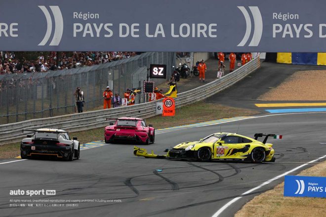 森のエス出口でスピン、他車に接触する形となったアイアン・リンクスの60号車ポルシェ911 RSR-19