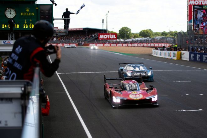 ル・マン24時間“100周年記念大会”のトップチェッカーを受けた51号車フェラーリ499P（フェラーリAFコルセ）