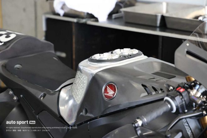 Team HRCのホンダCBR1000RR-Rのタンク／2023鈴鹿8耐合同テスト