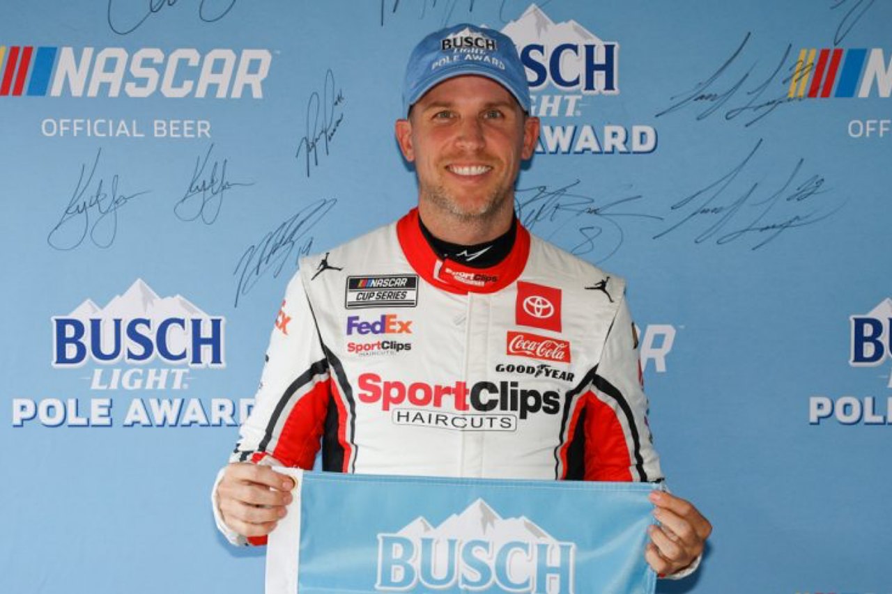 予選ではデニー・ハムリン（ジョー・ギブス・レーシング／トヨタ・カムリ）が同地での初ポールを獲得した