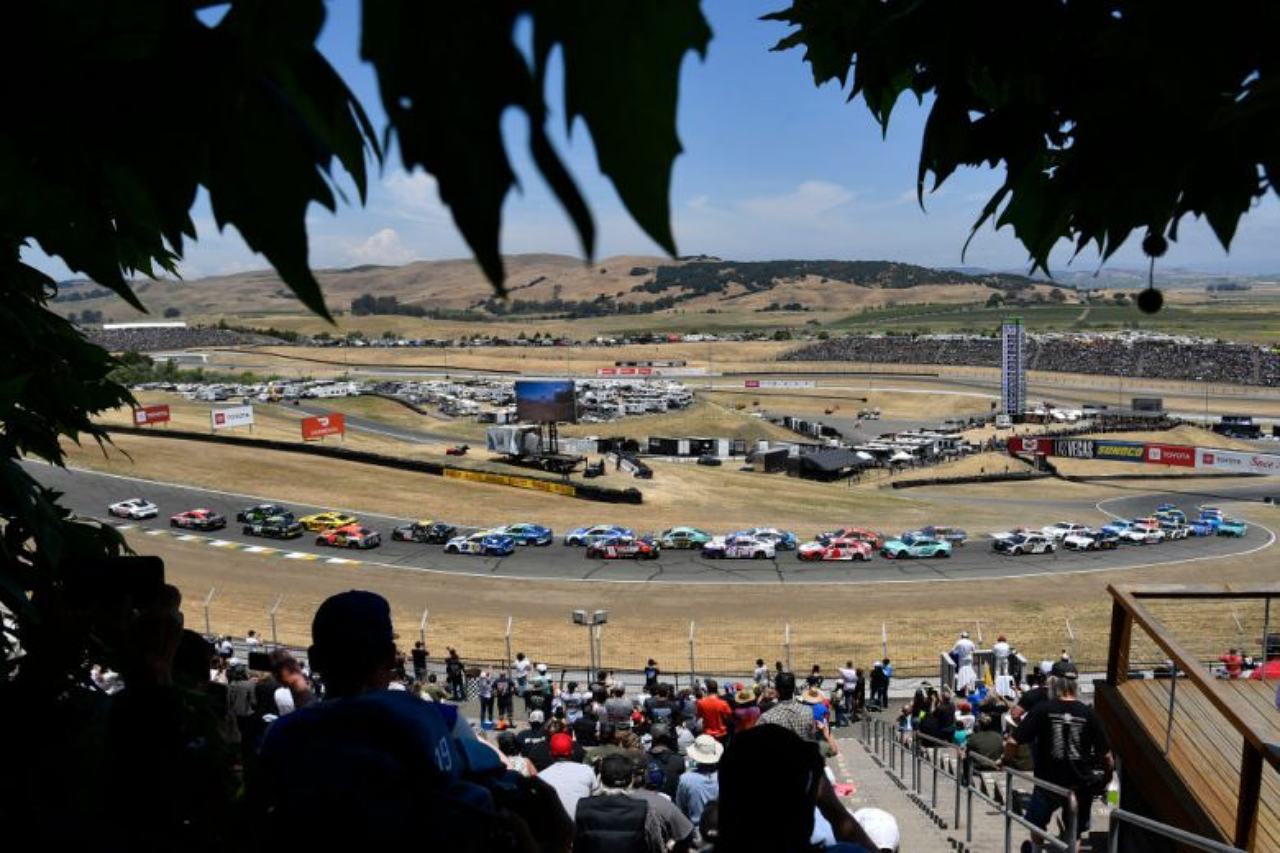 ソノマ・レースウェイでの『トヨタ／セーブマート350』にて、トヨタ勢は予選2列目までに3台のカムリを送り込んだ