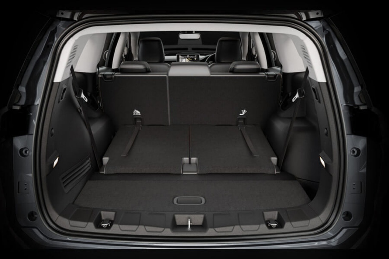 2列目シートはワンタッチで格納できるタンブル機能により、荷室容量は5名乗車時で481L、7名乗車時で170Lが確保される