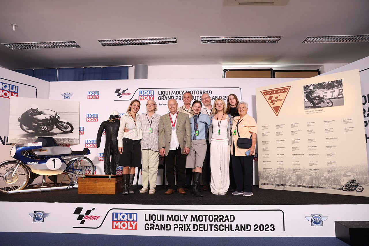 ハンス＝ゲオルグ・アンシャイトのMotoGP殿堂入りを果たす授賞式の様子／2023MotoGP第7戦ドイツGP