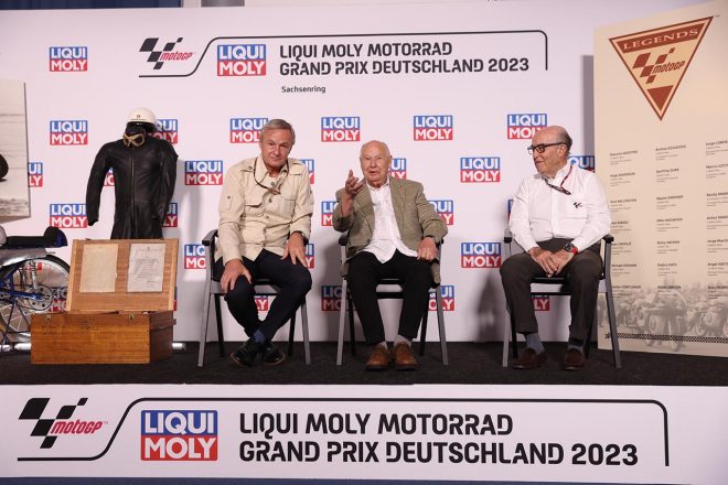 ハンス＝ゲオルグ・アンシャイトのMotoGP殿堂入りを果たす授賞式の様子／2023MotoGP第7戦ドイツGP
