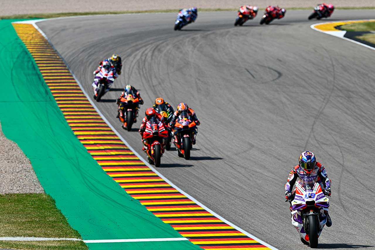 マルティンは、2位のバニャイアに2.4秒の差を築いて優勝した