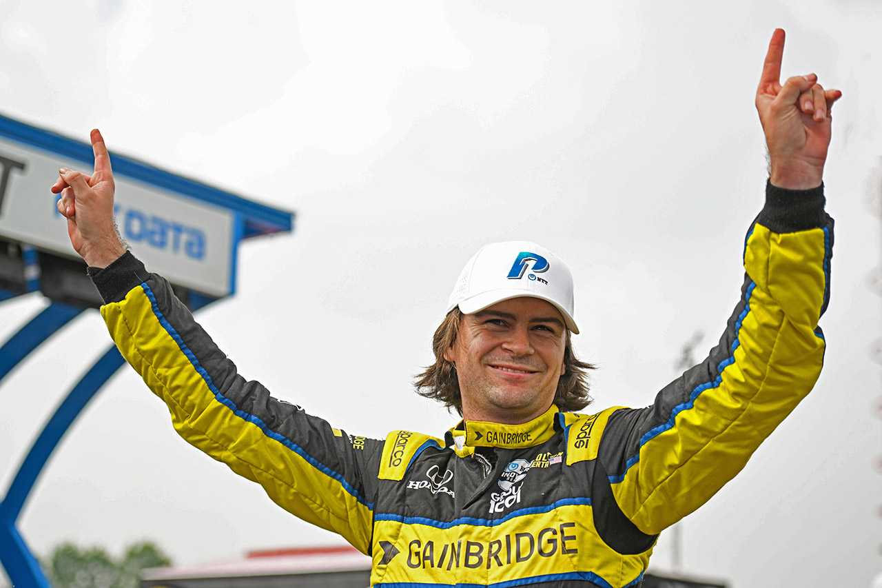インディカー第8戦ロードアメリカ　ポールポジション獲得を喜ぶコルトン・ハータ