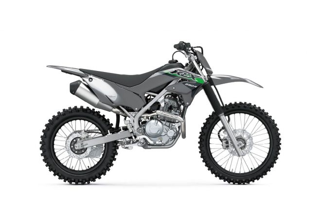 カワサキ・KLX230R（2024年モデル／バトルグレー／右サイド）