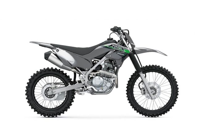 カワサキ・KLX230R S（2024年モデル／バトルグレー／右サイド）