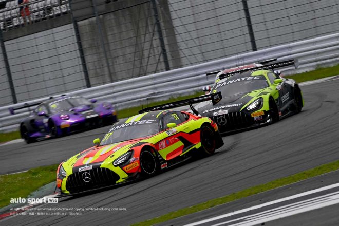 2023GTワールドチャレンジ・アジア第4戦富士　レース序盤のトップ争い