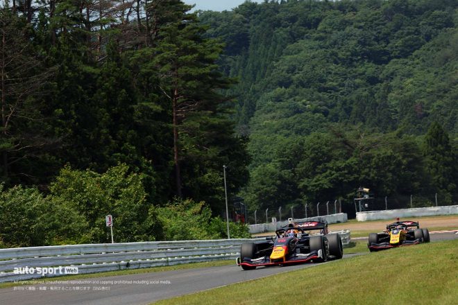 日曜フリーでスポーツランドSUGOを走行するリアム・ローソン