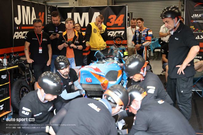修復作業をするJMA RACING ACTIONBIKE／2023EWC第2戦スパ24時間 決勝