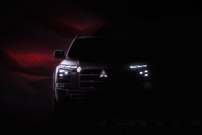 「新型トライトンのデザインコンセプトは“BEAST MODE（勇猛果敢）”」と、デザイン本部長の渡辺誠二氏