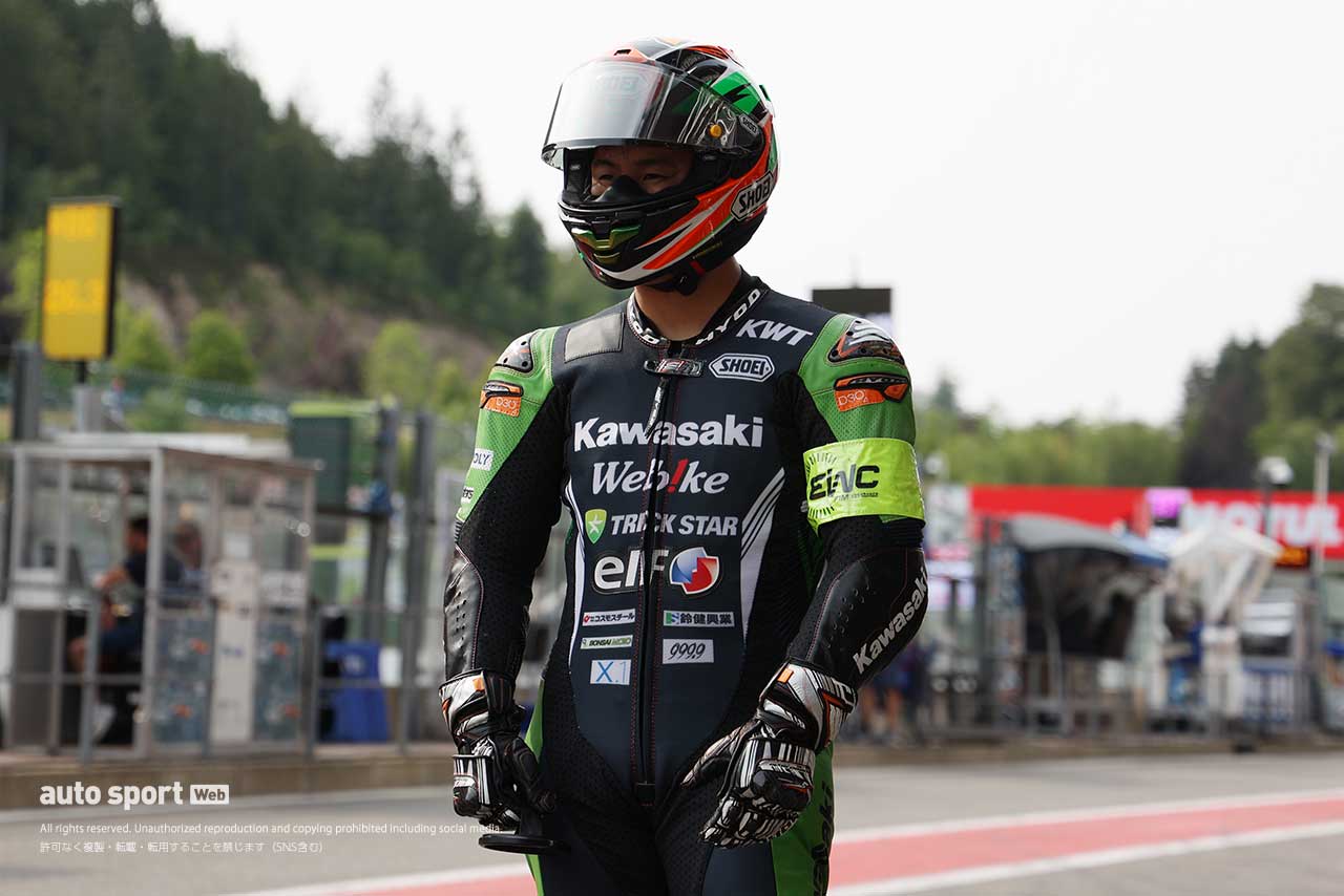 走行を待つ渡辺一樹（TEAM KAWASAKI WEBIKE TRICKSTAR）／2023EWC第2戦スパ24時間 決勝