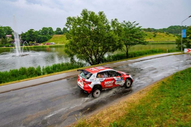 地元出身マルティン・セスク（シュコダ・ファビアRS Rally2）が、前戦勝利の手応えも得て初日から首位を快走する