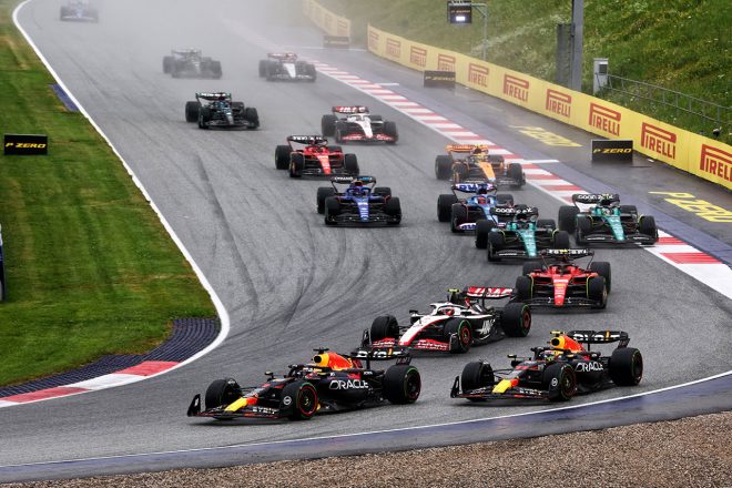 2023年F1第10戦オーストリアGP　1周目ターン4でニコ・ヒュルケンベルグ（ハース）が3番手に浮上する