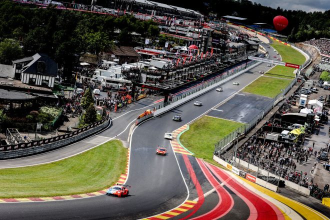 2023年のスパ24時間レースは、雨上がりのダンプ路面だったためSCスタートとなった