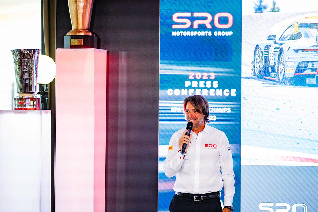 2023年スパ24時間レースで記者会見に臨むSROのステファン・ラテル