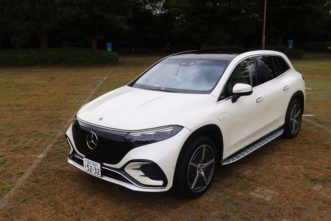 BEV専用のフラッグシップセダン『EQS』と共通プラットフォームを使ったSUVが『EQS SUV』。メルセデスのSUVラインナップで頂点に立つモデルだ。